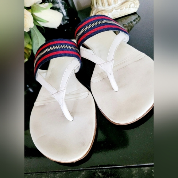 Gucci 100%Authentic Women's Buttery Nappa Leather Thong Flat Sandals IT 35/US 5 - Picture 3 of 16